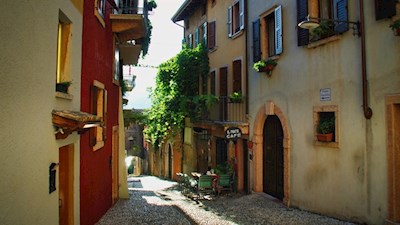 Gasse zum Porto Vecchio in Malcesine