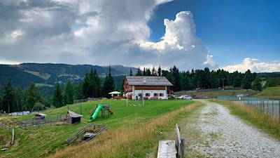 Hinter der Gasserhütte zweigt der Rundweg Sam ab