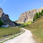 Sanft schlängelt sich der Weg zur Edelweißhütte