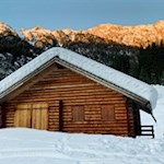 Die linde Wintersonne taucht die Aferer Geisler in ein warmes Licht