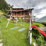 Unterwegs lädt der kinderfreundliche Großstahlhof zur Einkehr