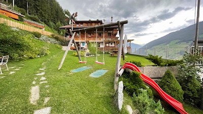 Unterwegs lädt der kinderfreundliche Großstahlhof zur Einkehr