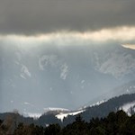 Die linde Wintersonne kämpft sich durch die Wolkendecke