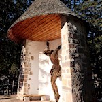 Das Ende des Besinnungsweges markiert eine holzgeschnitzte Christusfigur