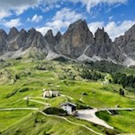 View-of-the-Passo-Gardena-pass-and-the-Cir-peaks-towering-behind-it