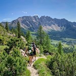 Vor der Kulisse des Latemar zurück zum Parkplatz Kaiserstein