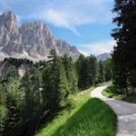 Mit Blick auf den Peitlerkofel zur Munt de Fornella