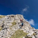 Der letzte Anstieg auf den Herrstein ist mit einem Seil gesichert