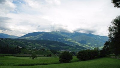Auf dem Weg zum Vahrner See erschließen sich schöne Ausblicke