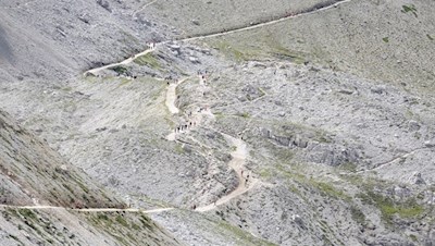 The paths around the Tre Cime di Lavaredo are usually crowded with hikers