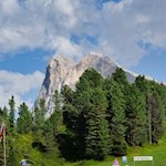 Vor der Kulisse des Peitlerkofel zur Halslhütte