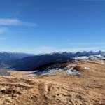 Auf dem Astjoch schweift der Blick zurück in Richtung Ellener und Hörschwanger Kreuz