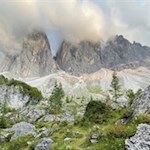 On the Adolf Munkel path beautiful views of the Geisler peaks open up