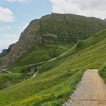 Entlang des Valler Baches wandert man zum Ausgangspunkt zurück