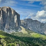 Next to us rises the Sas Ciampac