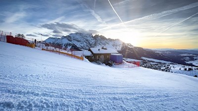 Masarè Hütte mit Blick auf den Latemar