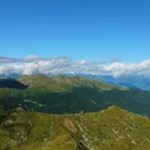 Die abgelegene Lorenzispitze wartet mit einer reizvollen Fernsicht auf 
