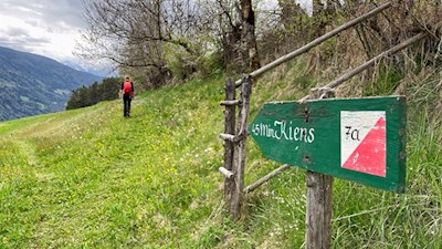 Von St. Martin folgen wir weiterhin dem Weg Nr. 7A nach Kiens