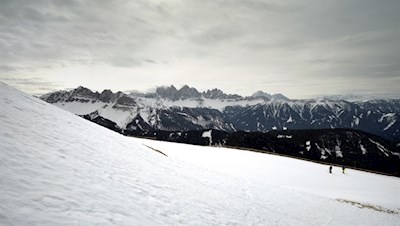 Unterwegs eröffnen sich malerische Ausblicke auf die Aferer und Villnösser Geisler