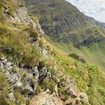 Ausgesetzte Felspassage auf dem Weg zum Pfurnsee