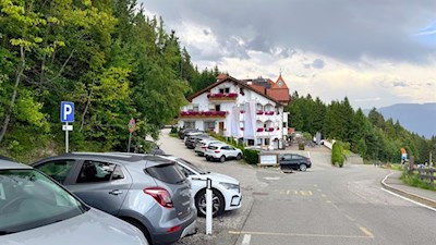 Unsere Wanderung zur Rinderplatz Hütte beginnt beim Sambergerhof