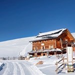 Die gemütliche Raschötzhütte lädt auch im Winter zur sinnenfrohen Einkehr