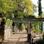 Auf Betreiben des Kurarztes, Anthropologen und Botanikers Franz Tappeiner angelegt, der Tappeinerweg in Meran