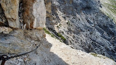Der Gaisl Höhenweg führt über einige abschüssige Passagen
