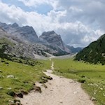 Durch das malerische Hochtal in Richtung Lavarella