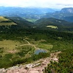 Durch latschenbewachsene Hänge auf das Schwarzhorn
