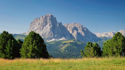 Neben uns erheben sich der Lang- und Plattkofel