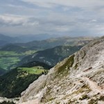 Steil windet sich der Steig in Richtung Mittagsscharte