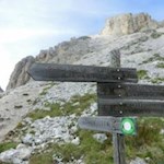 Der Günther-Messner-Steig ist durchwegs mit dem Kürzel GM markiert