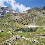 Der idyllische Butzsee mit der Hohen Kreuzspitze im Hintergrund