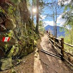 Auf einem schön angelegten Steig nach St. Walburg