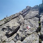 Über die felsige Gipfelflanke auf die Kleine Kreuzspitze