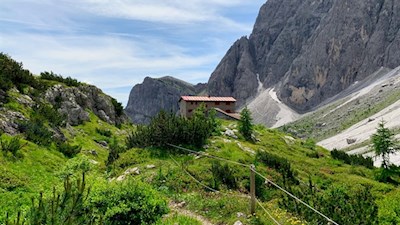 Die Bertihütte liegt in einer verträumten Berglandschaft