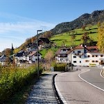 Von Unterinn folgt man zunächst der Rittner Straße