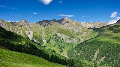 Bereits während des Anstiegs auf den Eggespitz öffnen sich schöne Ausblicke