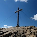 Das elegante Gipfelkreuz des Rosskopf