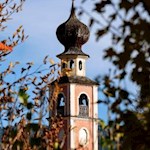 Heilig-Kreuz-Kirche mit barockem Zwiebelturm