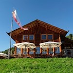 Auf dem Rückweg vom Campill lädt die Kreuzwiesenalm zur Einkehr