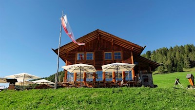 Auf dem Rückweg vom Campill lädt die Kreuzwiesenalm zur Einkehr