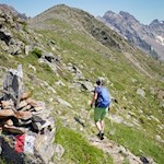 Über den langgezogenen Bergkamm auf den Bramstaller