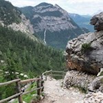 Im steilen Abstieg zurück ins Tal