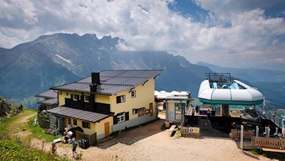 Der Panoramasessellift führt direkt zur Paolina Hütte