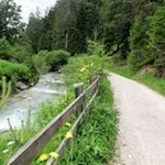 Der Weg Nr. 105 verläuft nahezu eben 