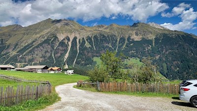 Die Wanderung zur Kerschbaumeralm beginnt in Entholz