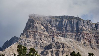 In front of us rises the massive Seceda