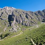 Unterhalb der Wörndleloch Alm zweigt der Wanderweg rechts ab